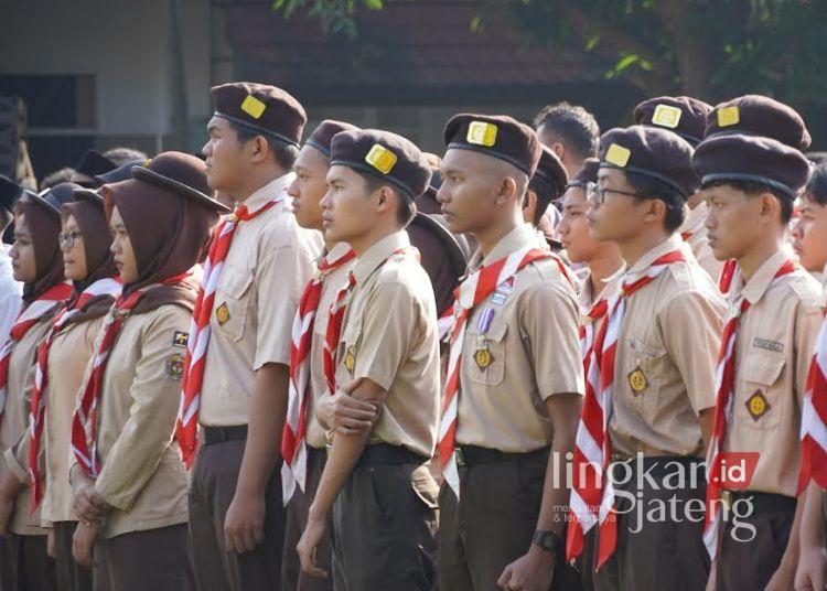 ILUSTRASI: Para siswa di Kendal sedang melaksanakan upacara. (Arvian Maulana/Lingkarjateng.id)
