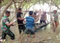 Tim gabungan bersama warga mengevakuasi mayat perempuan di hutan mangrove Desa Keboromo, Kecamatan Tayu, Kabupaten Pati, pada Jumat, 13 Juni 2025. (Dok. Polresta Pati/Lingkarjateng.id)