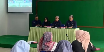 SOSIALISASI: Suasasa sosialiasi program pemeriksaan kesehatan kepada perwakilan perusahaan di Aula DKK Kudus pada Senin, 23 Juni 2025. (Fahtur Rohman/Lingkarjateng.id)
