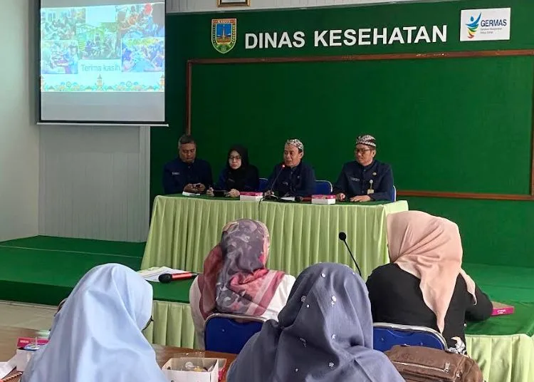 SOSIALISASI: Suasasa sosialiasi program pemeriksaan kesehatan kepada perwakilan perusahaan di Aula DKK Kudus pada Senin, 23 Juni 2025. (Fahtur Rohman/Lingkarjateng.id)