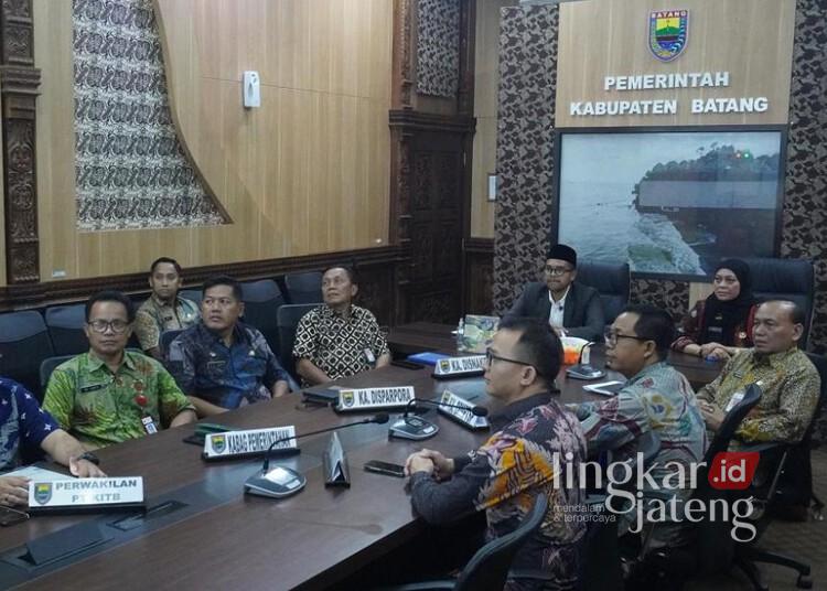 Pemkab Batang menggelar rapat koordinasi dengan Kota Zhijiang, Provinsi Hubei, China, secara daring di Ruang Arbirawa Bupati Batang pada Kamsi, 12 Juni 2025. (Dok. Pemkab Batang/Lingkarjateng.id)
