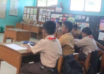 KEGIATAN BELAJAR MENGAJAR: Tampak sejumlah siswa SDN 1 Patalan, Kecamatan Blora kota, Kabupaten Blora mengikuti kegiatan belajar mengajar. (SDN 1 Patalan/Lingkarjateng.id)