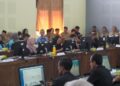 PENDAFTARAN SPMB: Sejumlah warga saat membuatkan akun untuk mendaftar anaknya ke sekolah pada pendaftaran siswa baru di Kantor Disdik Salatiga, Selasa, 3 Juni 2025. (Dok.Prokompim Setda Salatiga/Lingkarjateng.id)