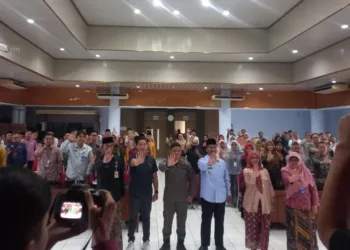 Bupati dan segenap OPD Rembang saat kegiatan Sosialisasi Pencegahan, Pengendalian Gratifikasi dan Pungutan Liar, Kamis, 19 Juni 2025. (M. Faalih/Lingkarjateng.id)