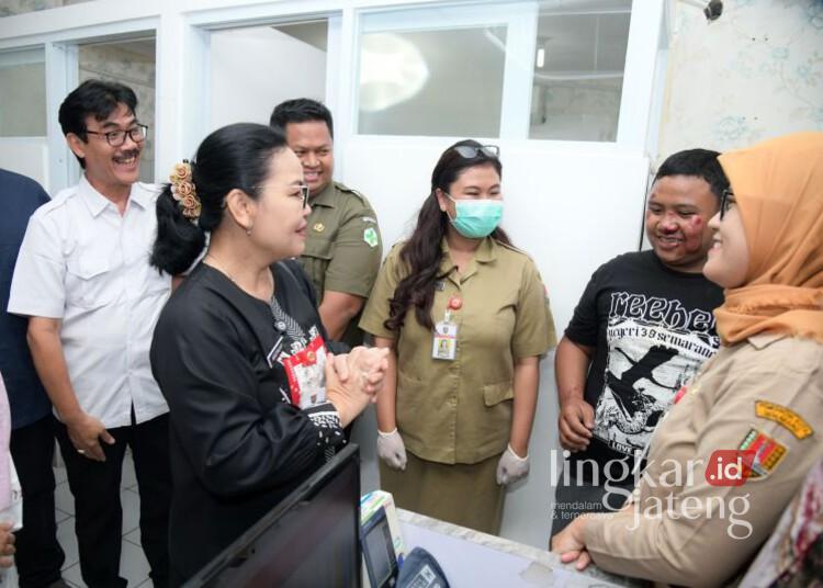 Wali Kota Semarang Agustina Wilujeng Pramestuti saat meninjau pelaksanaan program Cek Kesehatan Gratis (CKG) baru-baru ini. (ANTARA/Lingkarjateng.id)