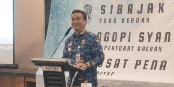 Wali Kota Pekalongan, Achmad Afzan Arslan Djunaid, melaunching lima inovasi peserta PKA di Hotel Aston Syariah Pekalongan, Selasa, 17 Juni 2025. (Fahri Akbar/Lingkarjateng.id)