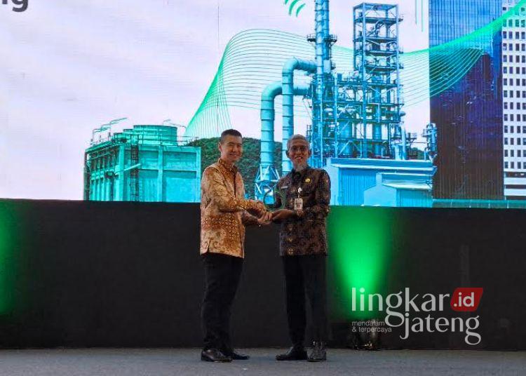 Sekda Provinsi Jateng Sumarno saat menghadiri kegiatan Innovation Day Semarang 2025 yang digelar oleh Schneider Electric di Hotel Padma, Kamis, 12 Juni 2025. (Rizky Syahrul/Lingkarjateng.id)
