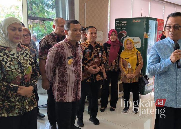 Gubernur Jateng Sebut Operasional KIK Kendal Tunjukkan Tren Positif 25 Gubernur Jawa Tengah, Ahmad Lutfi didampingi Bupati Kendal, Dyah Kartika Permanasari saat melakukan kunjungan di Kawasan Industri Kendal (KIK), Selasa, 3 Juni 2025. (Arvian Maulana/Beritajateng.id)