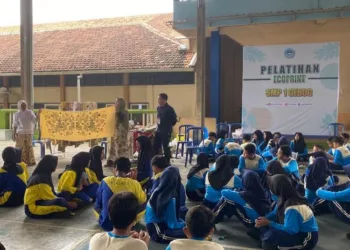 Antusiasme Siswa SMP 1 Gebog saat mengikuti Pelatihan Ecoprint di SMP 1 Gebog pada Selasa, 17 Juni 2025. (Fahtur Rohman/Lingkarjateng.id)