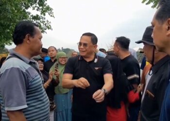 Bupati Pati Sudewo meminta Dinporapar melakukan penataan kios PKL di kawasan wisata waduk Gembong (Seloromo) saat meninjau langsung wisata Pesona Poncodan pada Senin, 9 Juni 2025 lalu. (Mutia Parasti/Lingkarjateng.id)