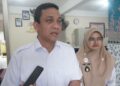 Wali Kota Pekalongan Afzan Arslan Djunaid memberikan pernyataan kepada media terkait keberadaan grup komunitas gay di media sosial yang dinilai meresahkan, Rabu, 11 Juni 2025. (Fahri Akbar/Lingkarjateng.id)