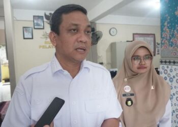 Wali Kota Pekalongan Afzan Arslan Djunaid memberikan pernyataan kepada media terkait keberadaan grup komunitas gay di media sosial yang dinilai meresahkan, Rabu, 11 Juni 2025. (Fahri Akbar/Lingkarjateng.id)