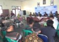 Ketua BPD Kalijoyo, Sulistyo Aji, memimpin forum klarifikasi dugaan pungli PTSL di Balai Desa Kalijoyo, di hadapan warga, perangkat desa, dan unsur Forkop, Kamis, 12 Juni 2025 (Fahri Akbar/Lingkarjateng.id)