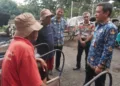 Wali Kota Pekalongan  Afzan Arslan Djunaid berdialog langsung dengan para tukang becak di Kantor Dishub, Selasa, 17 Juni 2025. (Fahri Akbar/Lingkarjateng.id)
