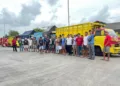 Puluhan sopir truk berkumpul bersama di kawasan Industri Batik Centre (IBC) Wiradesa, Kabupaten Pekalongan, saat menggelar aksi mogok kerja menolak penerapan penuh aturan ODOL, Kamis sore, 19 Juni 2025. (Fahri Akbar/Lingkarjateng.id)