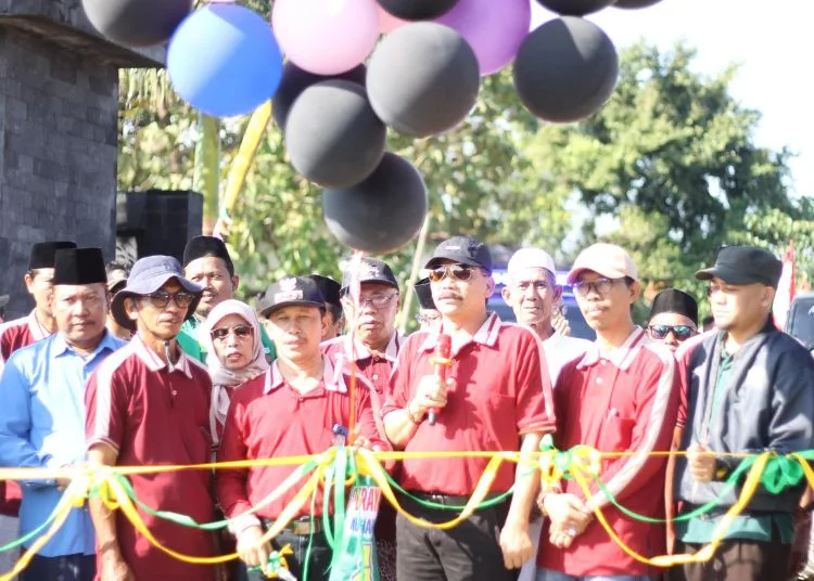 Sambut Tahun Baru Islam, MWCNU Bulu Rembang Gelar Perayaan Muharam Sebulan Penuh 25 Pembukaan rangkaian kegiatan Perayaan Muharam selama sebulan penuh dalam rangka perayaan tahun baru 1447 H, oleh Ketua MWCNU dan Camat Bulu. Minggu, 29 Juni 2025. (Muhammad Faalih/Lingkarjateng.id)