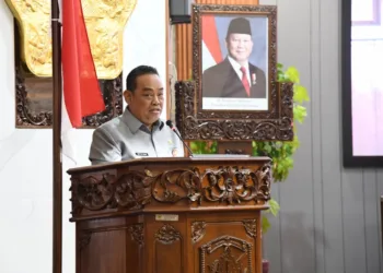 Bupati Grobogan, Setyo Hadi, saat menyampaikan pengajuan Raperda tentang penyertaan modal untuk BUMD dalam rapat paripurna di Kantor DPRD Grobogan, Senin, 30 Juni 2025. (Ahmad Abror/Lingkarjateng.id)