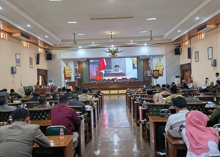 Suasana rapat paripurna di Gedung Aula Paripurna DPRD Grobogan pada Rabu, 11 Juni 2025. (Ahmad Abror/Lingkarjateng.id)