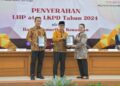 Wali Kota Semarang, Agustina Wilujeng Pramestuti, saat menerima Laporan Hasil Pemeriksaan (LHP) di Kantor BPK Perwakilan Provinsi Jawa Tengah, Semarang, Kamis, 5 Juni 2025 lalu. (Dok. Pemkot Semarang/Lingkarjateng.id)