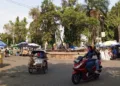 Aktivitas warga di Alun-alun Juwana, Kabupaten Pati, pada Senin, 23 Juni 2025. (Setyo Nugroho/Lingkarjateng.id)