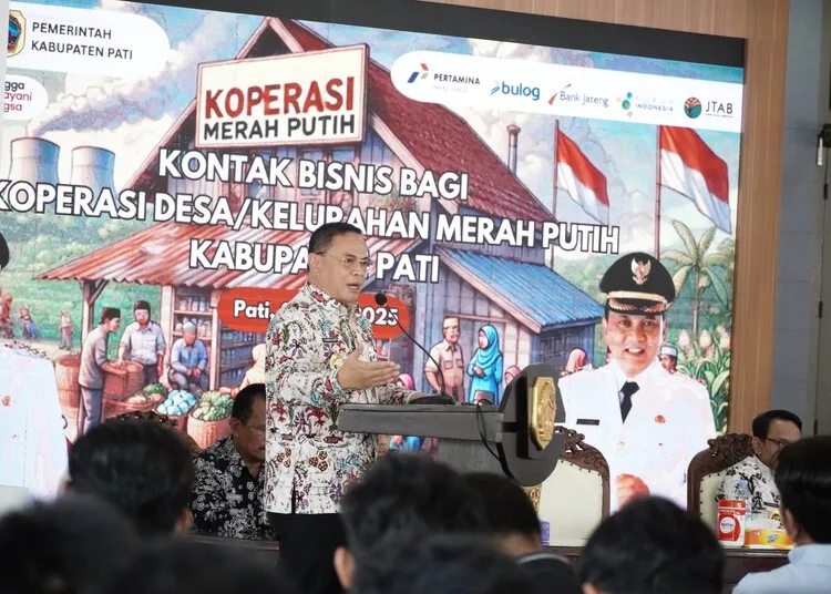 Bupati Pati Tekankan Kopdes Merah Putih Harus Jadi Penggerak Ekonomi Desa 25 Bupati Pati, Sudewo, saat menghadiri Pertemuan Dukungan Kegiatan Kontak Bisnis bagi Koperasi Desa/Kelurahan Merah Putih yang digelar di Pendopo Kabupaten Pati pada Selasa, 24 Juni 2025. (Dok. Pemkab Pati/Lingkarjateng.id)