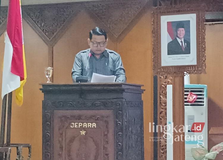 Wakil Ketua DPRD Jepara, Arizal Wahyu Hidayat, saat menyampaikan laporan Badan Anggaran DPRD Jepara dalam rapat paripurna pada Kamis, 11 Juni 2025 lalu. (Tomi Budianto/Lingkarjateng.id)