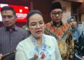 Wali Kota Semarang, Agustina Wilujeng Pramestuti, saat diwawancarai awak media di Gedung Balai Kota Semarang, Sabtu, 31 Mei 2025. (Syahril Muadz/Lingkarjateng.id)
