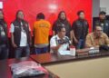 Polrestabes Semarang menghadirkan pelaku pembunuhan seorang wanita di kamar hotel Semarang dalam konferensi pers pada Rabu, 11 Juni 2025. (Syahril Muadz/Lingkarjateng.id)