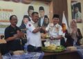 Prosei pemotongan tumpeng dalam perayaan HUT ke-17 SATRIA di Kantor DPC Partai Gerindra Kudus, Minggu, 8 Juni 2025. (Dok. Lingkarjateng.id)