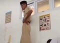 Seorang oknum guru di salah satu SMP negeri di Kecamatan Karangawen, Kabupaten Demak, terekam menendang kepala siswa. (Tangkapan layar Instagram @tkpdemak.id/Lingkarjateng.id)