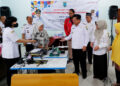 Wali Kota Salatiga, Robby Hernawan, berdialog dengan peserta pelatihan keterampilan bagi Perempuan Rawan Sosial Ekonomi (PRSE) di Balai Latihan Kerja Karang Kepoh, Tegalrejo, Argomulyo, Rabu, 11 Juni 2025. (Dok. Prokompim Setda Salatiga/Lingkarjateng.id)