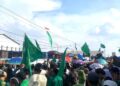Suasana istighosah kemanusiaan yang digelar PC NU Demak di Jalan Pantura Sayung depan pabrik Polytron, Kabupaten Demak, pada Minggu, 15 Juni 2025. (M. Burhanuddin Aslam/Lingkarjateng.id)