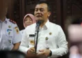 Gubernur Jateng Ahmad Luthfi memberi keterangan usai menerima kunjungan pengelola Bandara Ahmad Yani Semarang dan maskapai penerbangan di Semarang, Rabu, 18 Juni 2025. (Dok. Pemprov Jateng/Lingkarjateng.id)