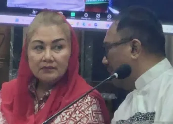 Mantan Wali Kota Semarang Hevearita Gunaryanti Rahayu dan sang suami Alwin Basri saat menjalani sidang di Pengadilan Tipikor Semarang, Jawa Tengah, Rabu, 14 Mei 2025 lalu. (ANTARA/Lingkarjateng.id)