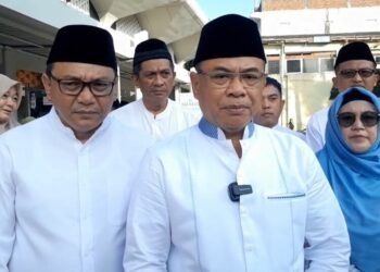 Bupati Pati, Sudewo, saat diwawancarai di Masjid Agung Baitunnur, Kabupaten Pati, pada Jumat, 6 Juni 2025. (Mutia Parasti/Lingkarjateng.id)