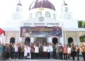 Pangdam IV/Diponegoro, Mayor Jenderal TNI Deddy Suryadi, berfoto bersama jajarannya dan masyarakat dalam peresmian pembangunan Gereja Oikumene Diponegoro di Kompleks Makodam IV/Diponegoro, Selasa, 10 Juni 2025. (Dok. HMS/Lingkarjateng.id)