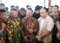 Bupati Pati, Sudewo, bersama Menteri Koperasi dan UMK, Budi Arie Setiadi, saat menghadiri acara peresmian awal Percontohan Koperasi Desa/Kelurahan Merah Putih di Kelurahan Srimulyo, Kapanewon Piyungan, Kabupaten Bantul, DIY, pada Minggu, 15 Juni 2025. (Dok. Pemkab Pati/Lingkarjateng.id)
