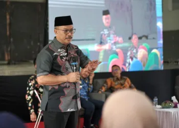 Anggota Komisi IX DPR RI, Edy Wuryanto, menggelar sosialisasi program Makan Bergizi Gratis (MBG) di Gedung Korpri, Kabupaten Pati, pada Selasa, 17 Juni 2025. (Nailin RA/Lingkarjateng.id)