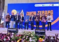 Ketua Umum JMSI, Teguh Santosa, berfoto bersama sejumlah tokoh dalam pembukaan Munas II JMSI di Jakarta pada Sabtu malam, 21 Juni 2025. (Nailin RA/Lingkarjateng.id)