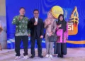 Wakil Menteri (Wamen) Komunikasi dan Digital (Komdigi) Nezar Patria (dua dari kiri) berfoto bersama Ketua JMSI Jateng Agus Sunarko (kiri) dan jajaran JMSI Jateng dalam Munas II JMSI di Jakarta pada Sabtu malam, 21 Juni 2025. (Nailin RA/Lingkarjateng.id)