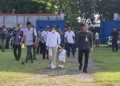 Bupati Kudus Sam’ani Intakoris bersama Wakil Bupati Bellinda Putri Sabrina Birton saat meninjau kondisi Stadion Wergu Wetan pada Selasa, 24 Juni 2025. (Nisa Hafizhotus S./Lingkarjateng.id)