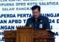 Wali Kota Salatiga Robby Hernawan memaparkan sejumlah langkah pemetaan pengelolaan pendapatan daerah saat rapat paripurna penyampaian Raperda Pertanggungjawaban Pelaksanaan APBD 2024, di Ruang Bhinneka Tunggal Ika DPRD Salatiga, Senin, 16 Juni 2025. (Dok.Prokompim Setda Salatiga/Lingkarjateng.id)