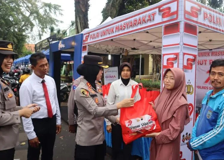 Warga Salatiga Serbu Bazar Sembako Peringatan Hari Bhayangkara 25 salatiga 56