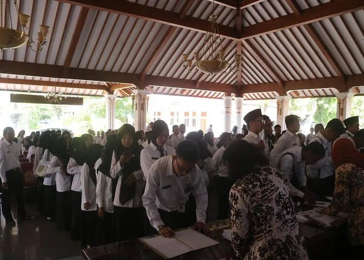 1.150 ASN dan PPPK Pati Dilantik Oktober 2025 25 ILUSTRASI: Pelantikan Aparatur Sipil Negara (ASN) Pegawai Pemerintah dengan Perjanjian Kerja (PPPK) di Pendopo Kabupaten Pati pada Selasa, 8 April 2025. (Setyo Nugroho/Lingkarjateng.id)