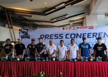 KONFERENSI PERS: Konferensi pers para rider yang akan menaklukkan trek di event Hiu Selatan Adventure Trail International Hard Enduro ke-7 di Kendal, Kamis, 3 Juli 2025. (Arvian Maulana/Lingkarjateng.id)