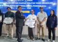 6 Parpol Dapat Bantuan Keuangan Rp716 Juta dari Pemkot Salatiga, Tertinggi PDIP 29 SIMBOLIS: Wali Kota Salatiga Robby Hernawan menyerahkan bantuan keuangan kepada perwakilan parpol di DPRD di Ruang Kalitaman, Gedung Setda, Selasa, 8 Juli 2025. (Dok.Prokompim Setda Salatiga/Lingkarjateng.id)