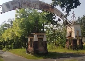 Gapura Bumi Perkemahan Karangsari di Kecamatan Sulang, Kabupaten Rembang. (Tangkapan layar YouTube Kangen Rembang/Lingkarjateng.id)