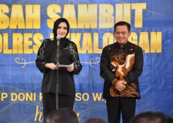 Bupati Fadia Harap Kapolres Baru Jadi Mitra Strategis Pemkab Pekalongan 29 Bupati Pekalongan Fadia Arafiq memberikan sambutan hangat saat pisah sambut Kapolres Pekalongan di Pendopo Rumah Dinas Bupati, Rabu, 30 Juli 2025 malam. (Fahri Akbar/Lingkarjateng.id)