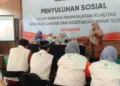 SOSIALISASI: Anggota Komisi E DPRD Jateng Ida Nurul Farida memaparkan program graduasi kepada Ikatan Pekerja Sosial Masyarakat (IPSM) di Salatiga, Jumat 11 Juli 2025. (Angga Rosa/Lingkarjateng.id)