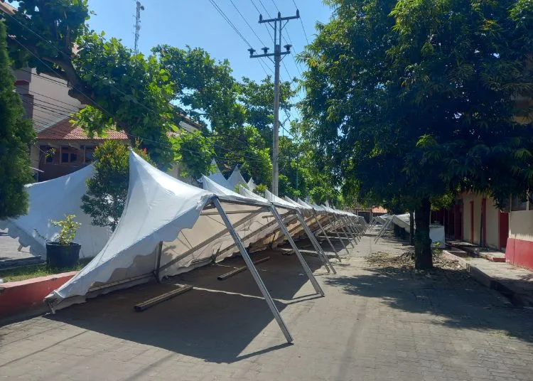 Efisiensi Anggaran, Rembang Expo 2025 Dikelola Pihak Ketiga 25 POTRET: Tampak tenda yang akan digunakan pada Rembang Expo, Selasa, 22 Juli 2025. (Muhammad Faalih/Lingkarjateng.id)